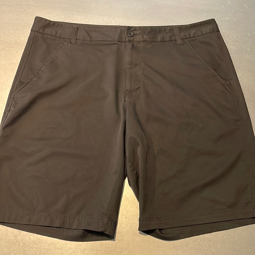 Men’s Fila black golf shorts